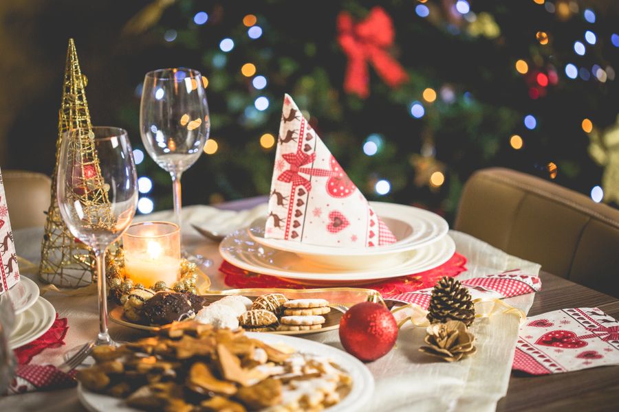 Dukat julbord med maträtter